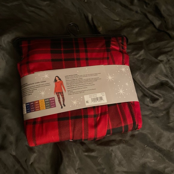 Cuddl Duds Red and Black Plaid Base Layer Set - Picture 6 of 6